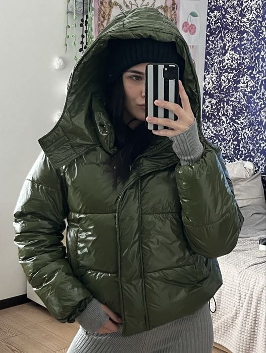 Пуховик лаковий.