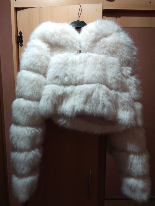 Przytulne ciepłe futerko (krótkie) iż głębokim wygodnym kapturem