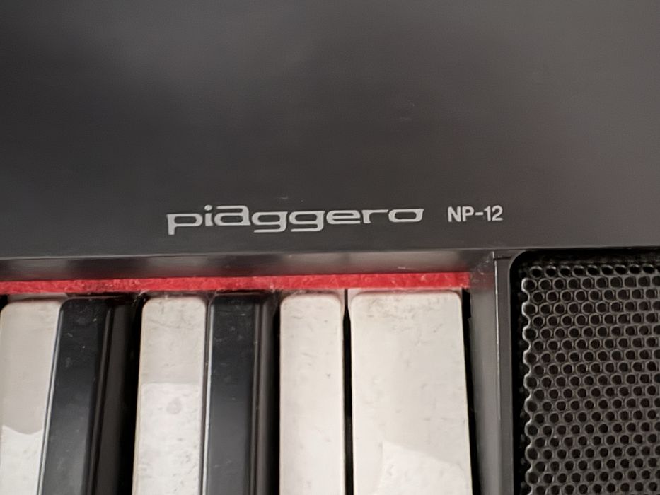Piano/Teclado Yamaha Piaggero Preto