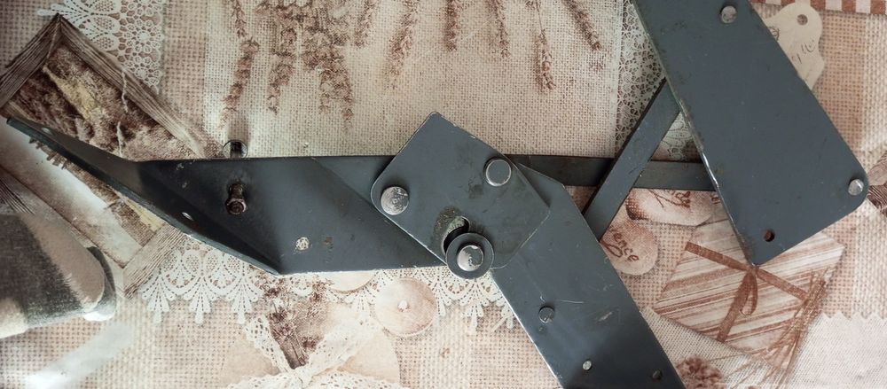 Механізм для дивана-книжки.