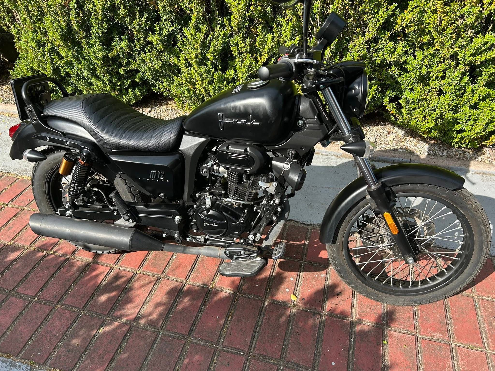 Motocykl Junak M12 Vantage