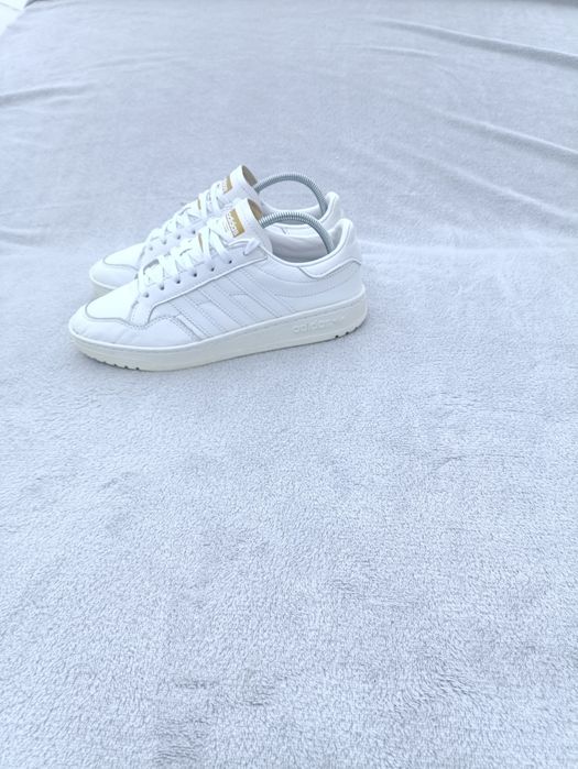 Женские кроссовки Adidas р37.5-38