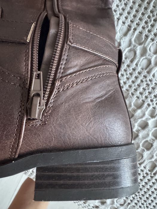 Женспие фирменные сапоги Guess . Одеты олин раз . Без следов носки .