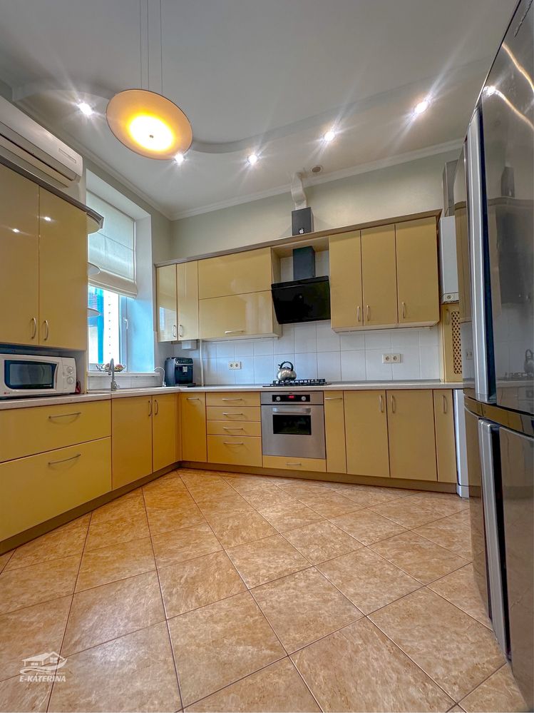 Продам 3 к кв з власним Котлом, Каміном і зоною Барбекю