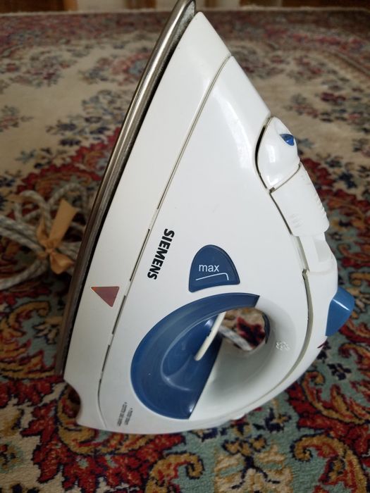 Утюг SIEMENS с пароувлажнителем.