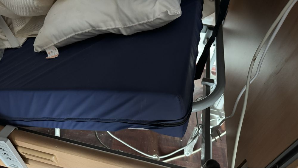 Cama Articulada Elétrica-  Invacare