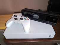 Konsola Xbox One S + pad + sensor kinect