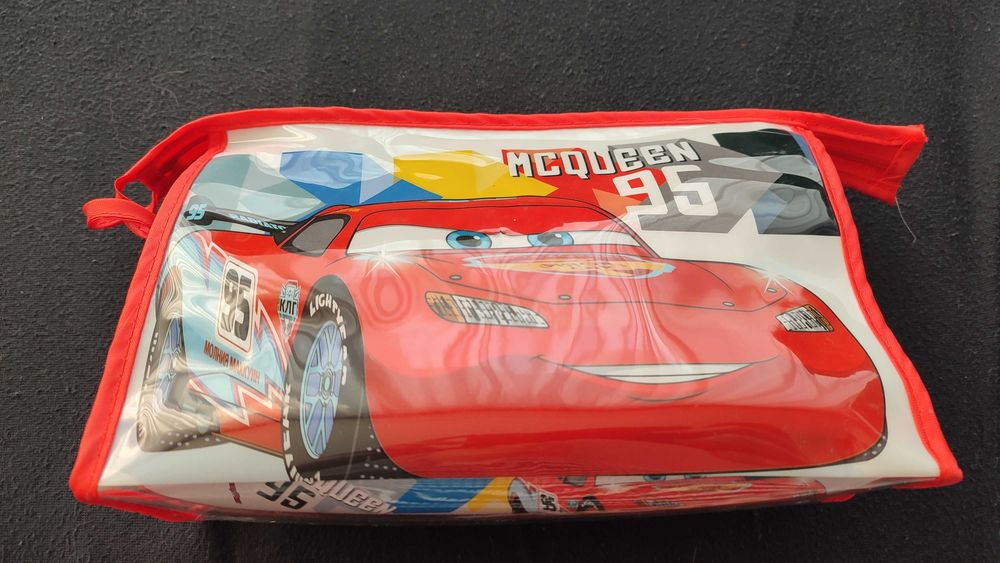 Estojos de higiene das séries Cars e PJ-Masks