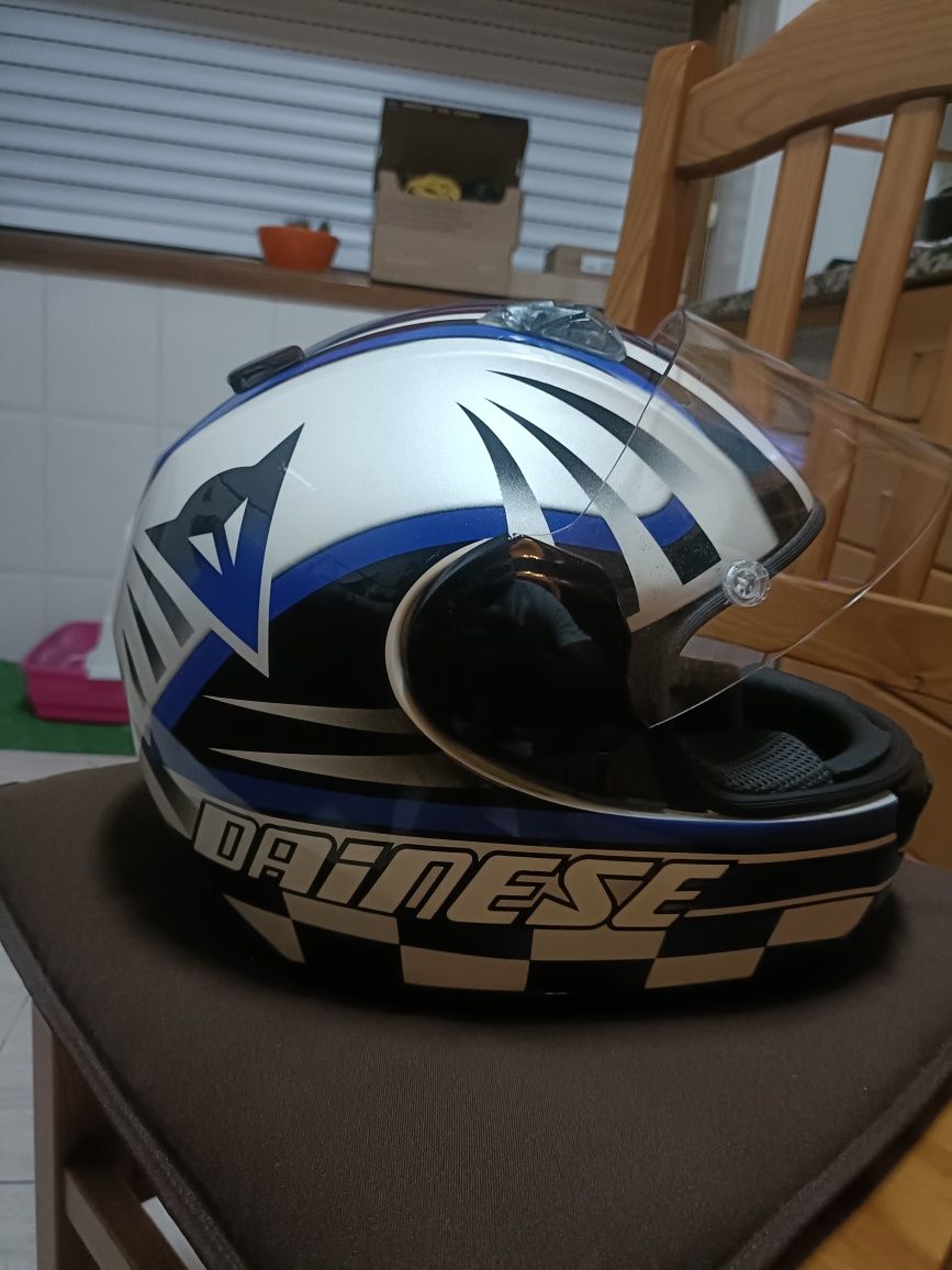 Vendo capacete dainese em muito bom estado.