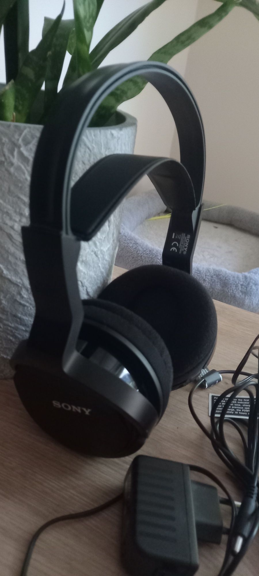 Słuchawki bezprzewodowe nowe Sony MDR-RF811R