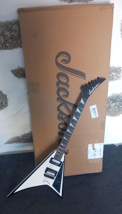 Baixa de preco! Só até sábado! Guitarra Jackson JS32T Rhoads