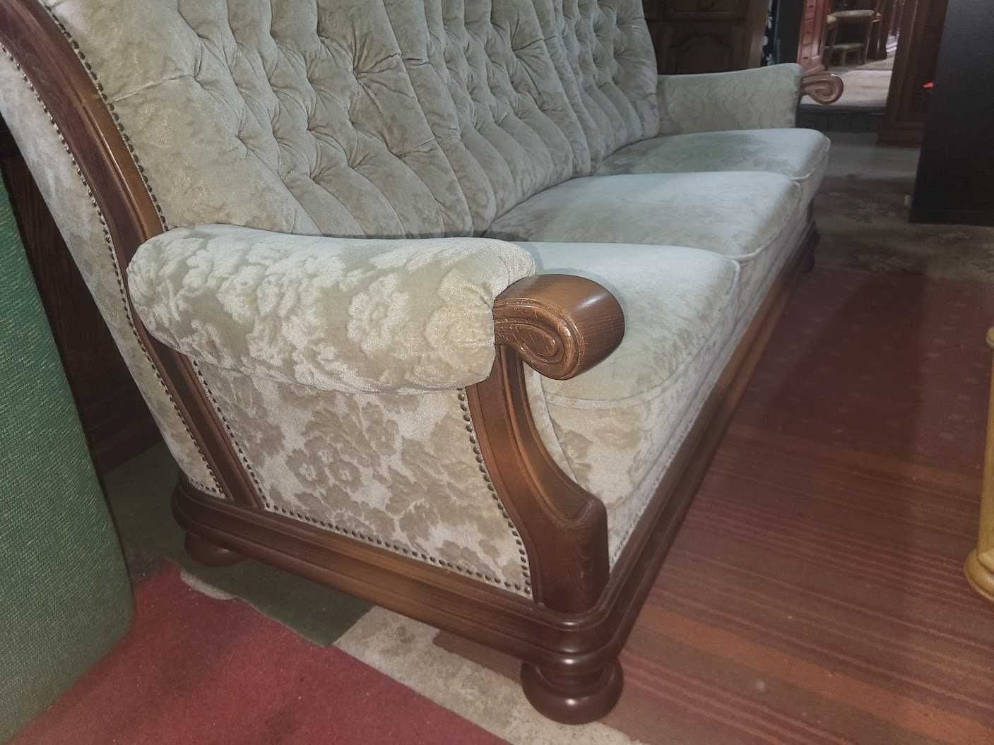 Bardzo ładna sofa stylowa 3 osobowa
