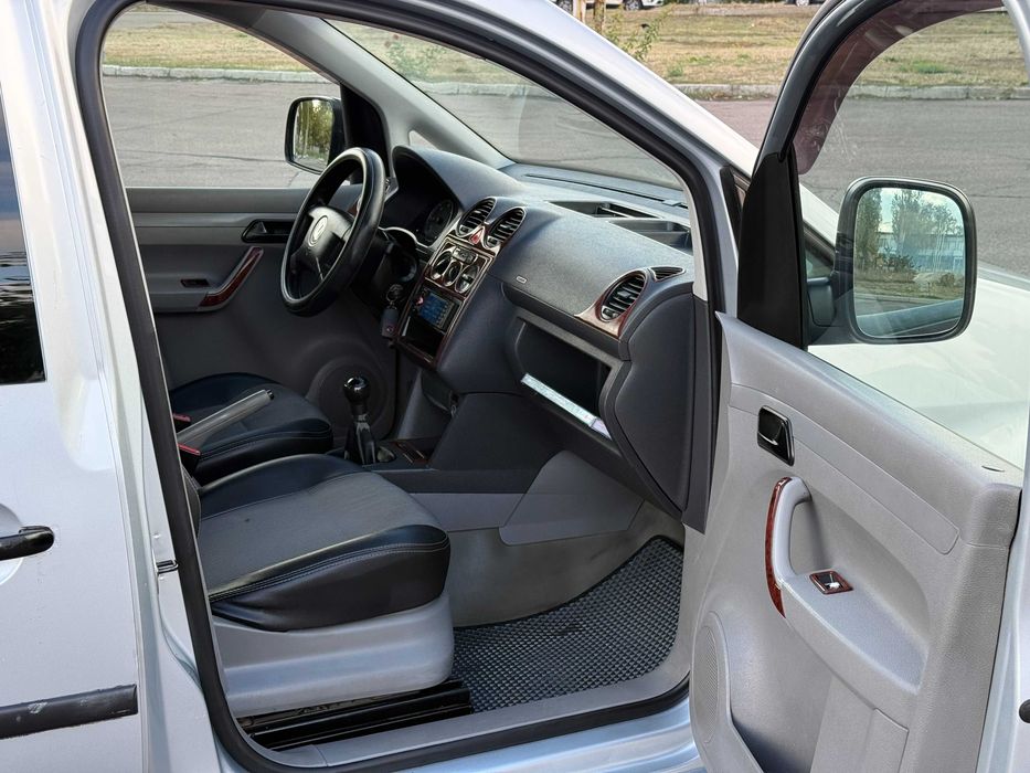 Продам VOLKSWAGEN Caddy пас 2004 1.9d механiка