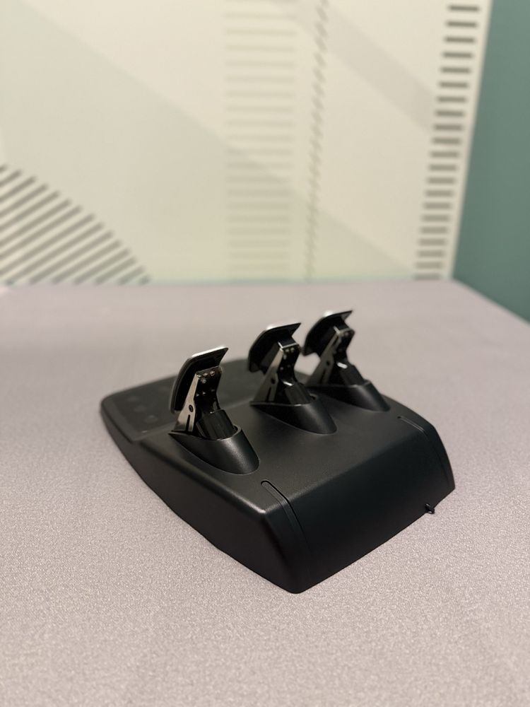 кермо Logitech G29 Driving Force Racing Wheel.