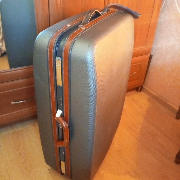 Валіза велика на 4 колесиках