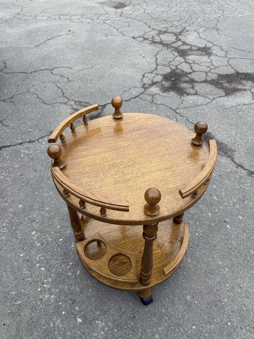 Стіл дубовий для напоїв , ручна робота