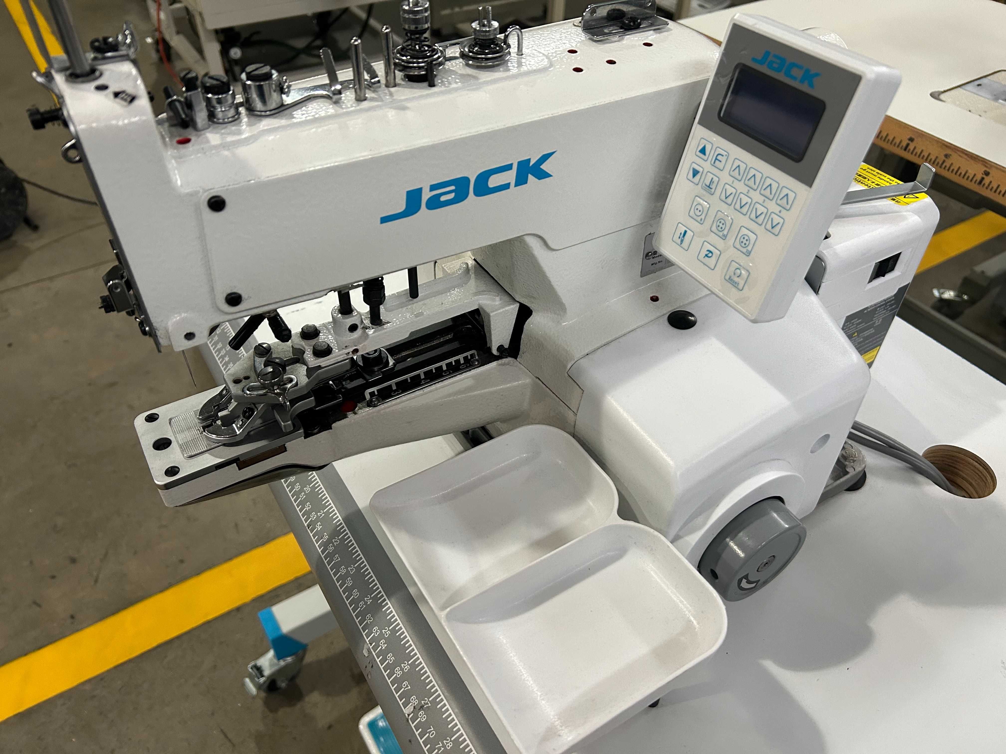 Máquina de pregar botões industrial JACK AHE59