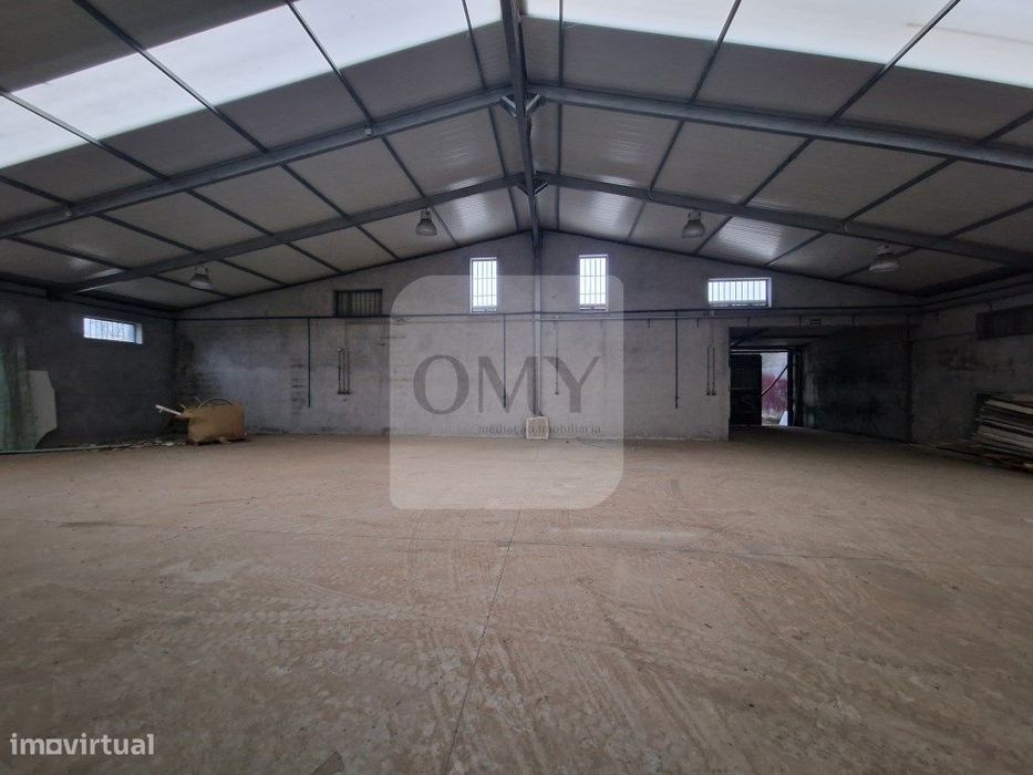 Armazém de 501m2 na Zona Industrial de Constantim, Vila Real