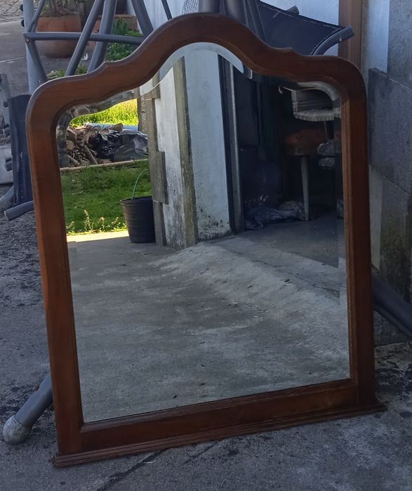 Moldura com vidro Espelho em castanho maciço ótimo estado