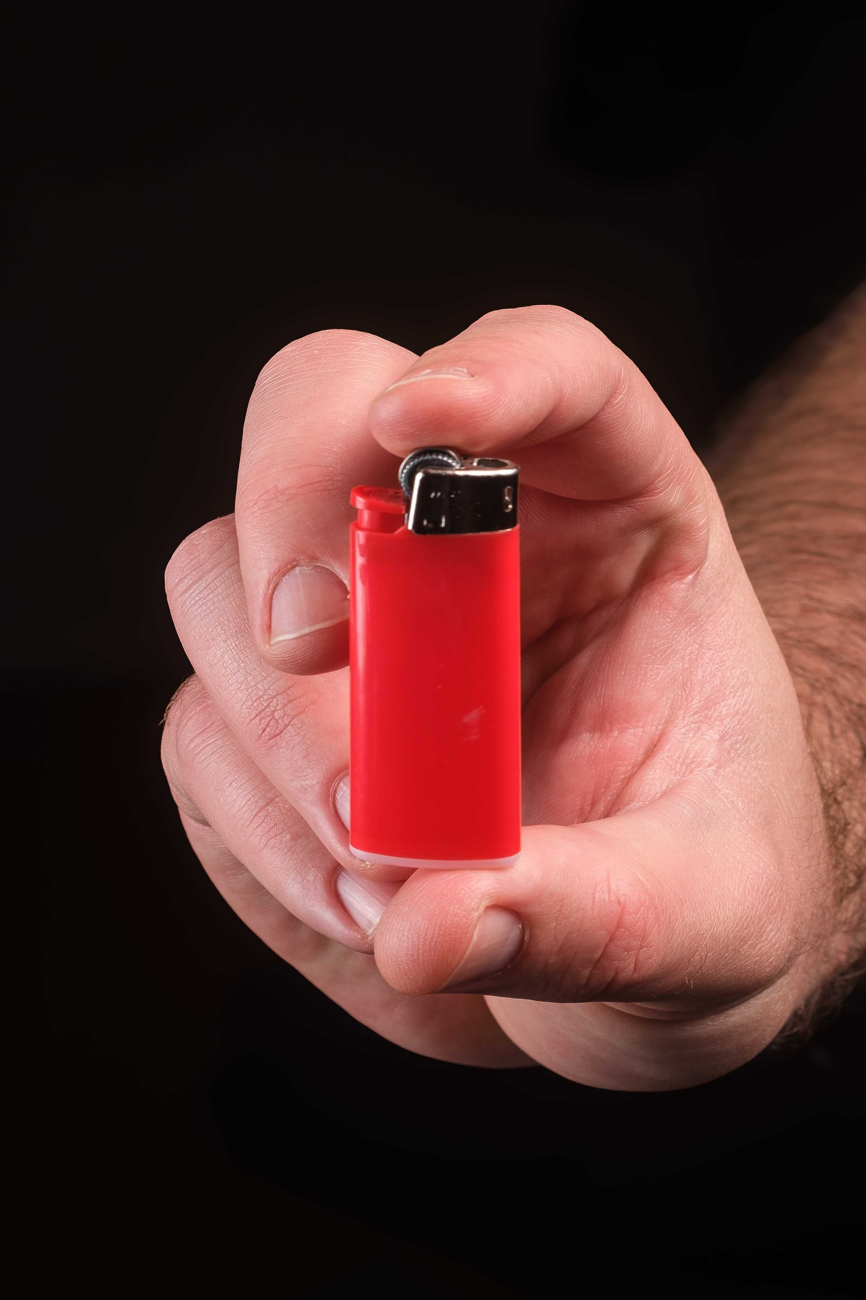 50 Isqueiros Mini Bic Vermelhos
