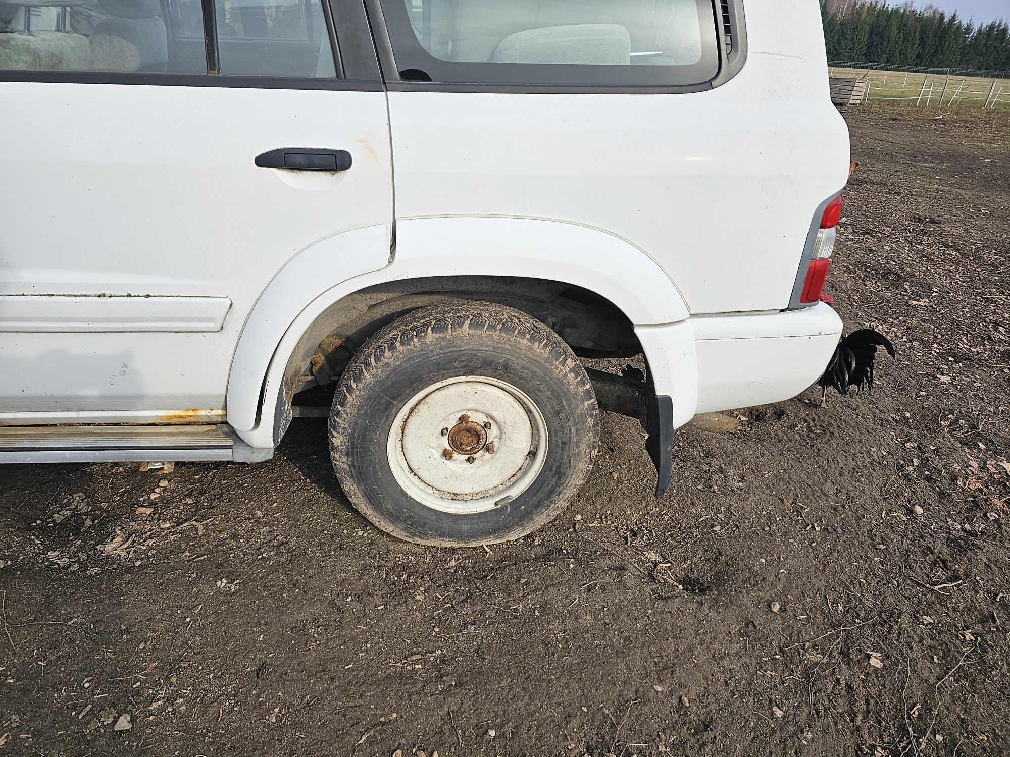 Nissan Patrol Y61  Poszerzenia blotnika