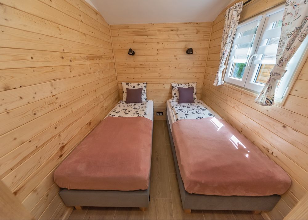 Od 17.08 Domek z dwoma sypialniami , nad jeziorem , w górach