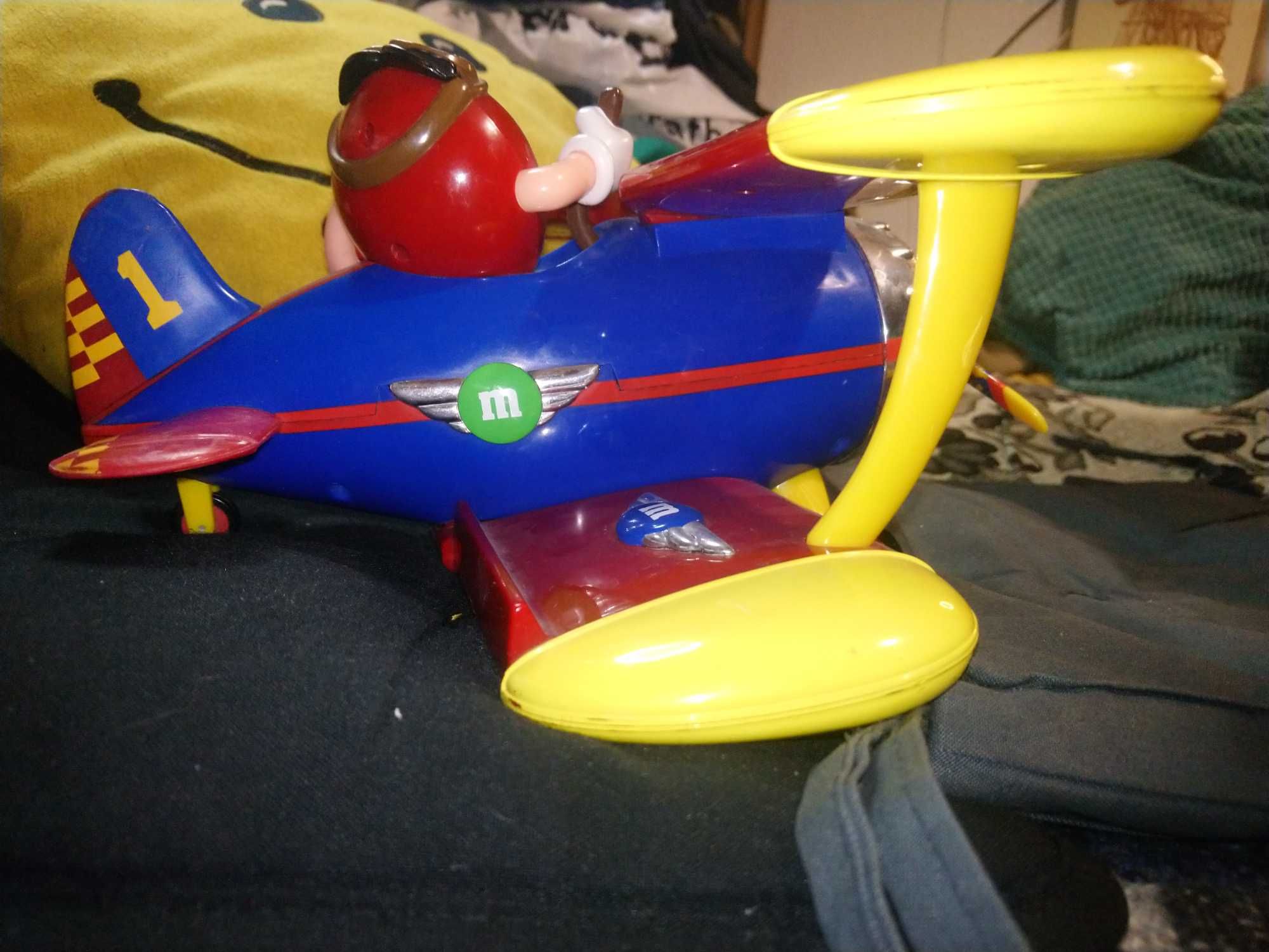 Самолет M&M´s Airplane Диспенсер детский самолет игрушка.