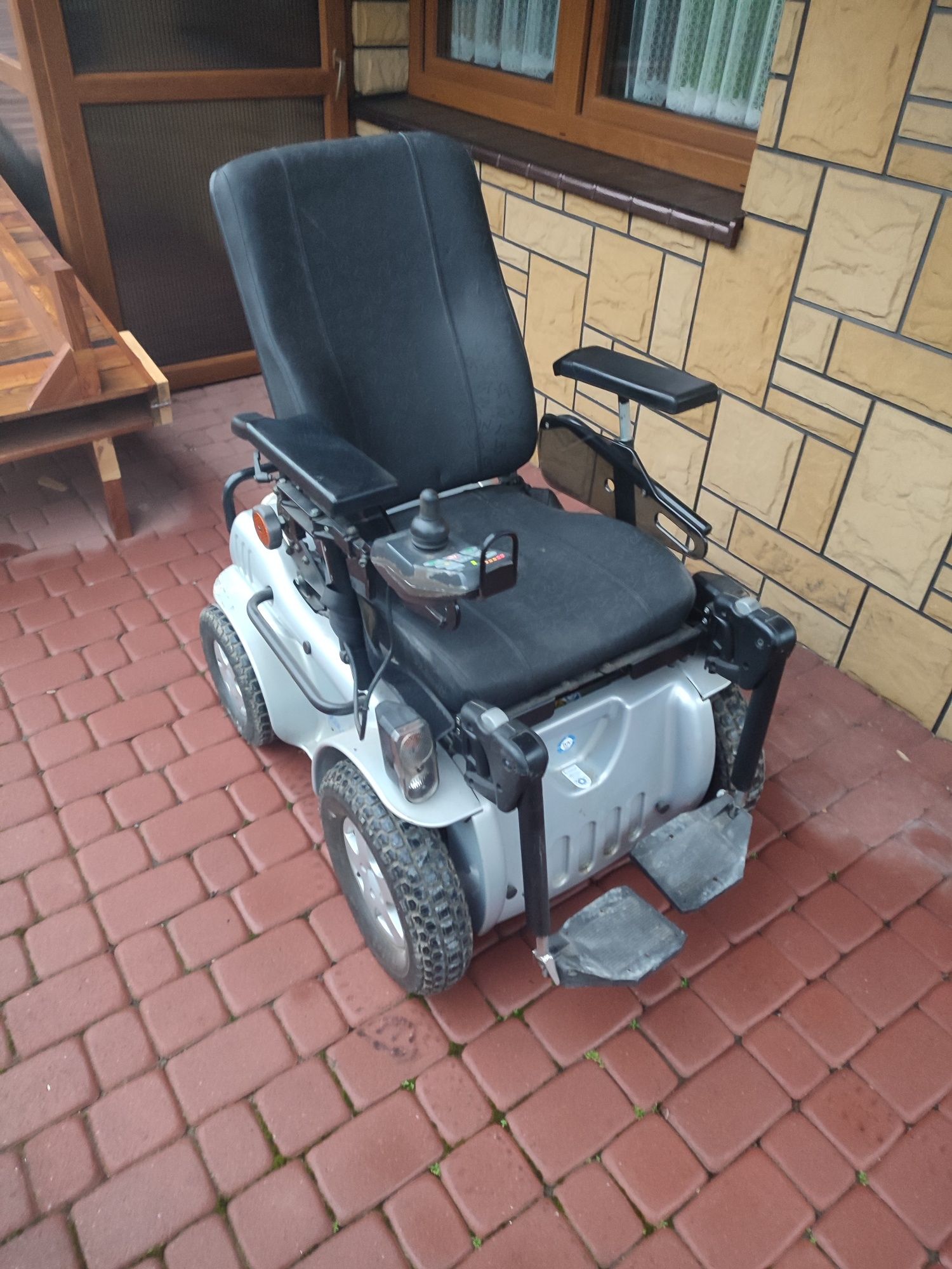 Invacare wózek inwalidzki elektryczny G50