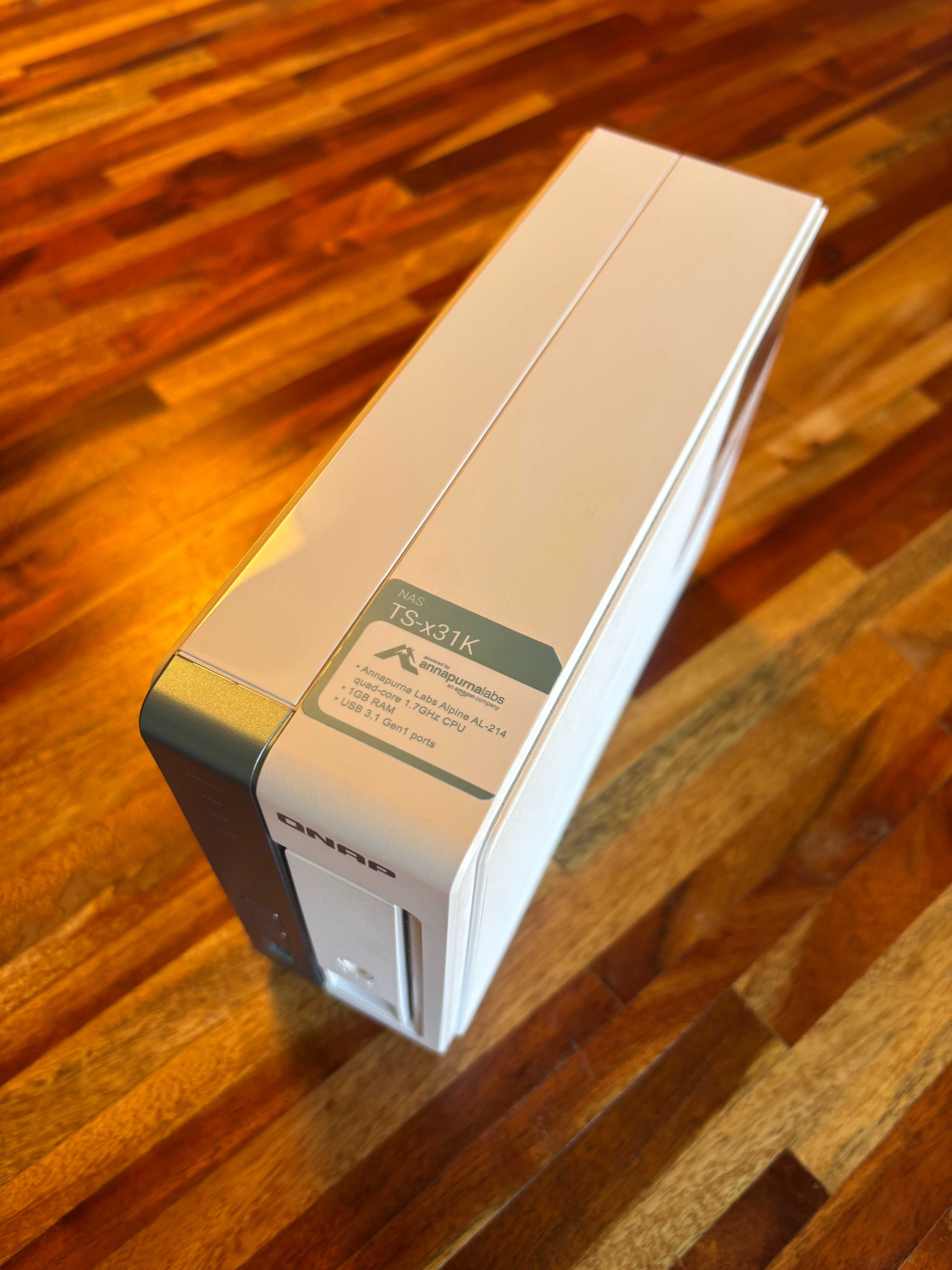 NAS QNAP TS-131K quad-core 1,7 GHz + 2 discos 2,5'