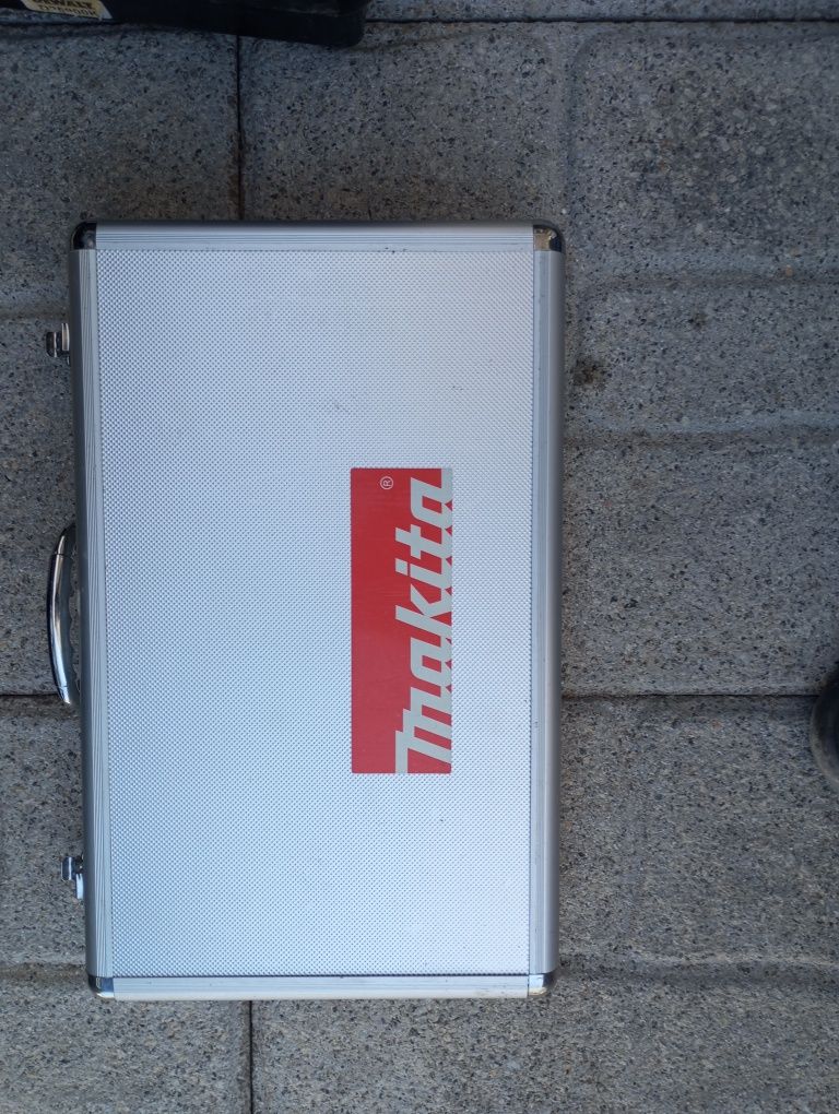 Vendo em estado novo, conjunto de cinzéis da marca Makita