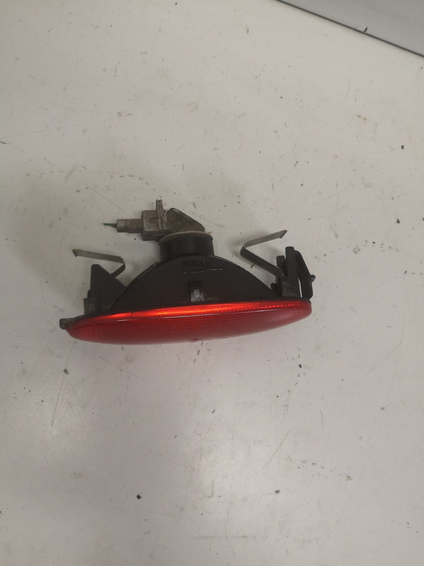 Peugeot 206 lampa przeciwmgielna z zderzaka