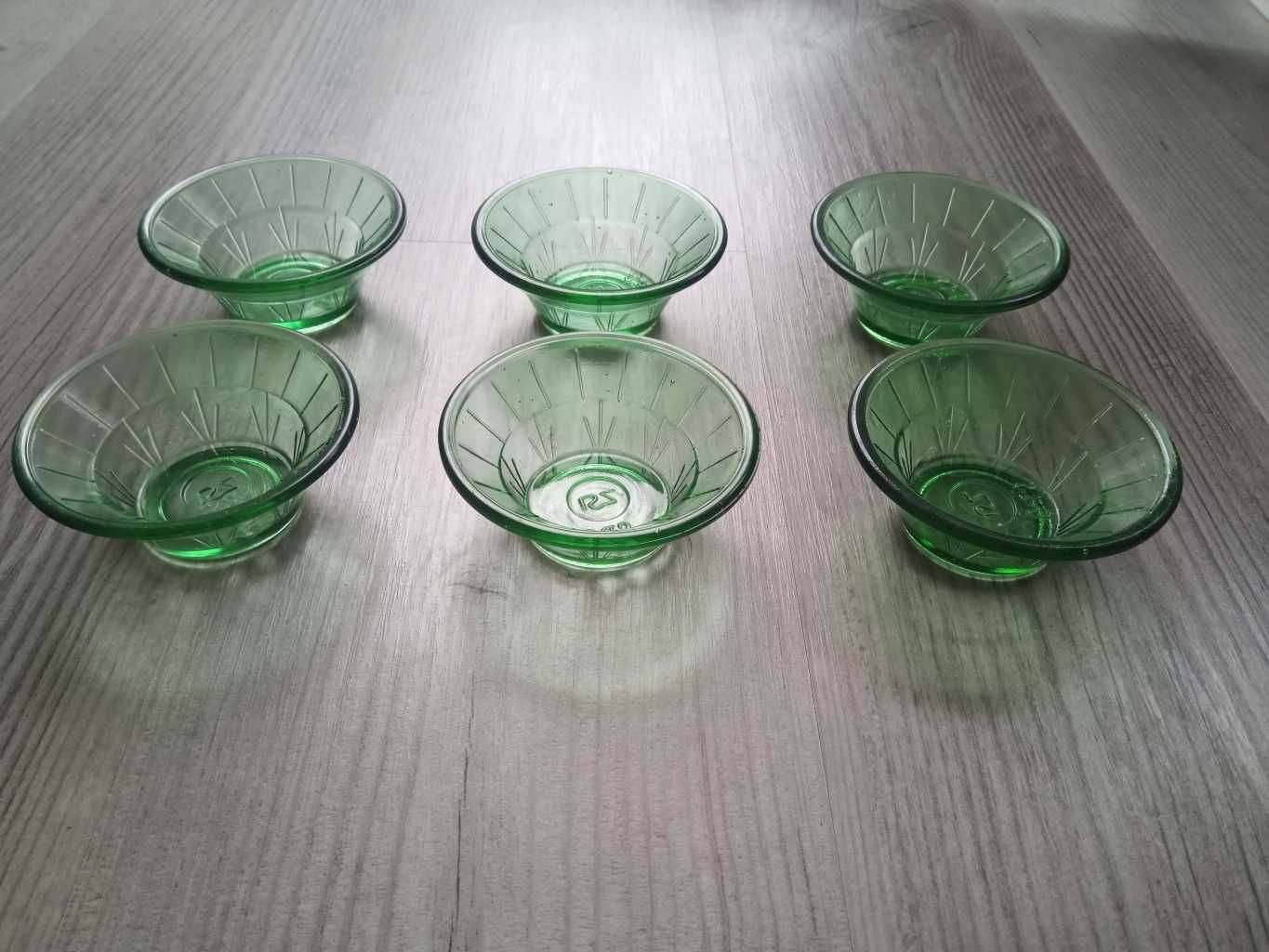 Zielone miseczki PRL, 6 sztuk, szkło barwione, SP6