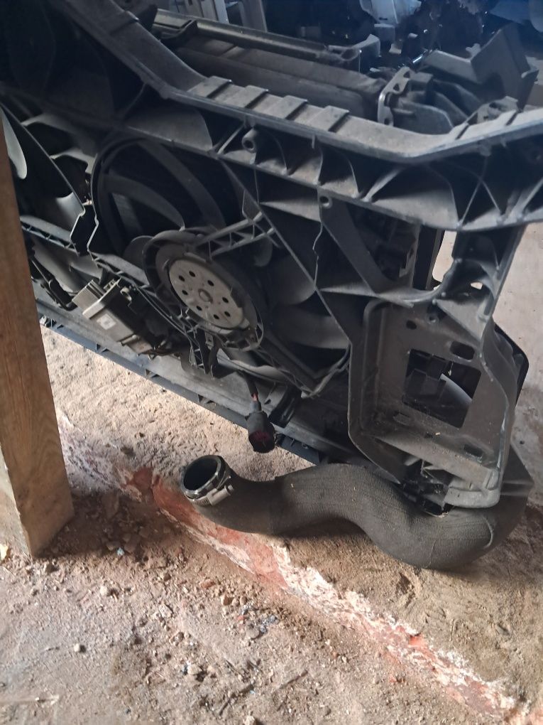 Pas przedni kompletny Audi A4 B8  1.8tfsi