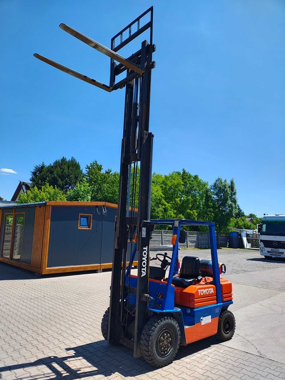 Wózek widłowy TOYOTA 2,5 t - 5FGF25 Triplex Gas automat przesuw