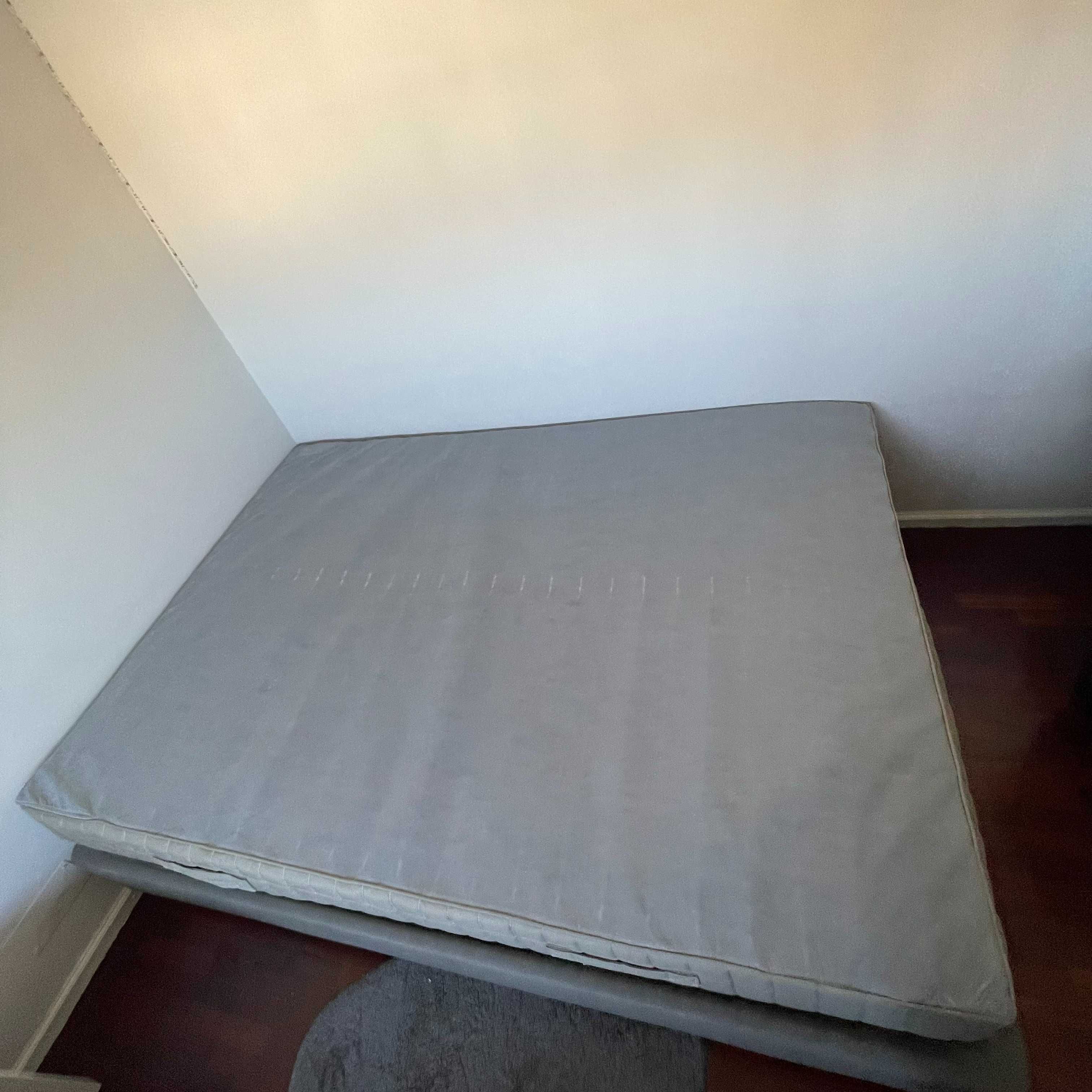 Cama King Size (IKEA)