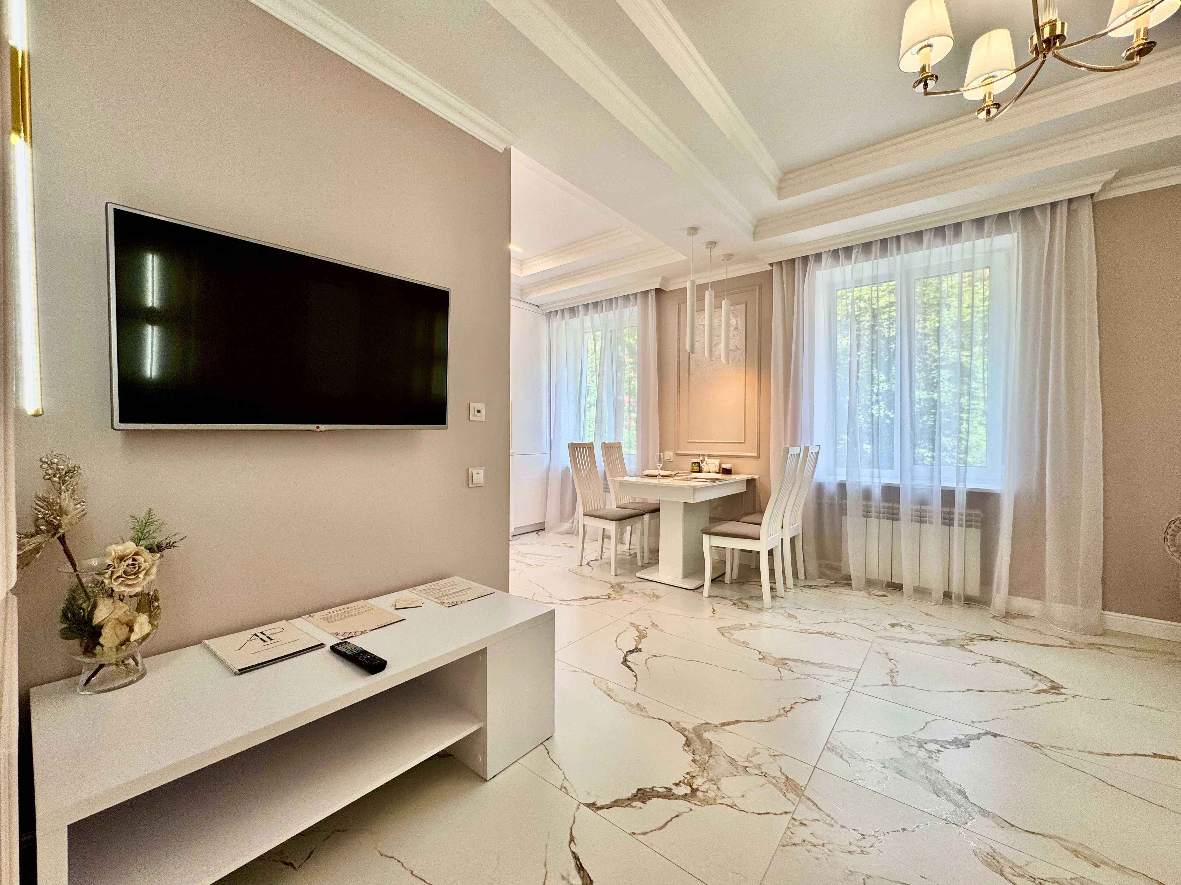 ApartPoltava Розкішна студія на Соборності, ТОП апартаменти. Банк. чек