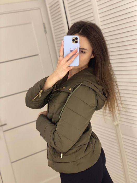 Осенняя куртка с капюшоном