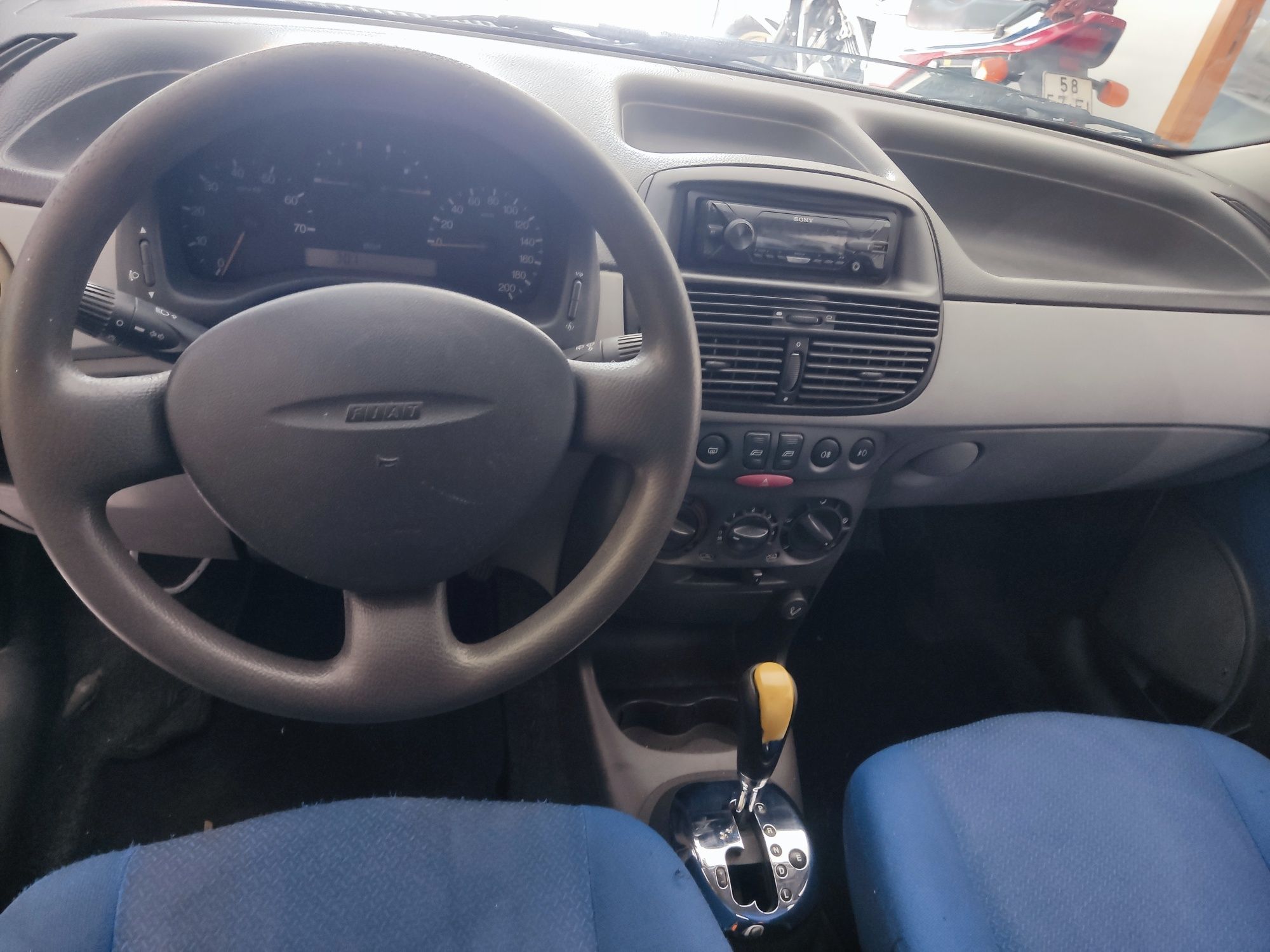 Fiat Punto 1.2 CAIXA AUTOMÁTICA