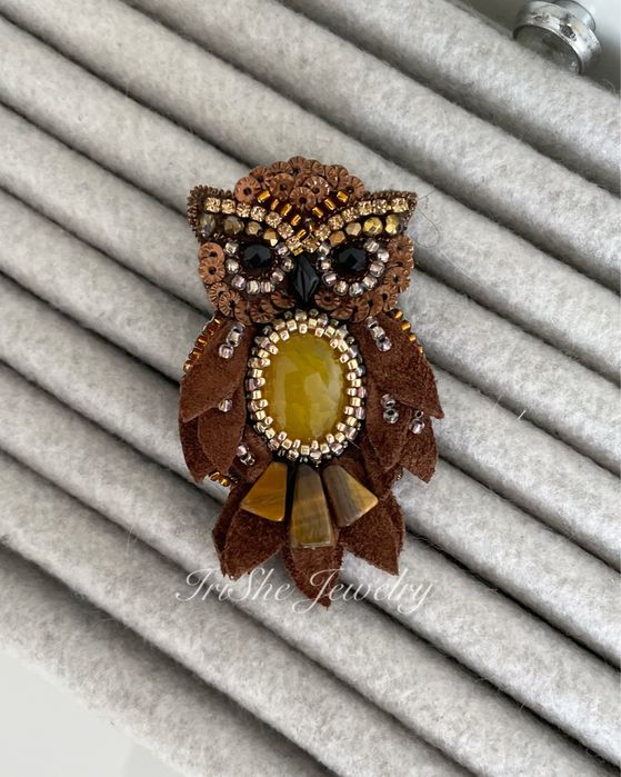 Broszka Sowa z kamieniami naturalnymi, rękodzieło