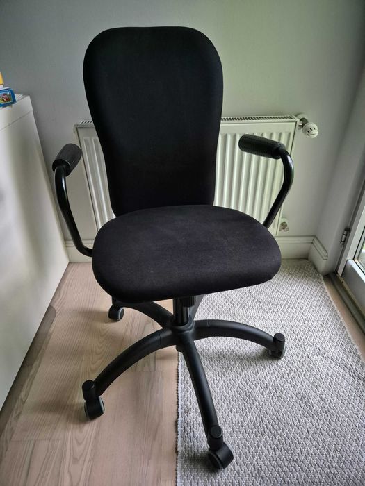 Fotel czarny obrotowy Nominell z IKEA