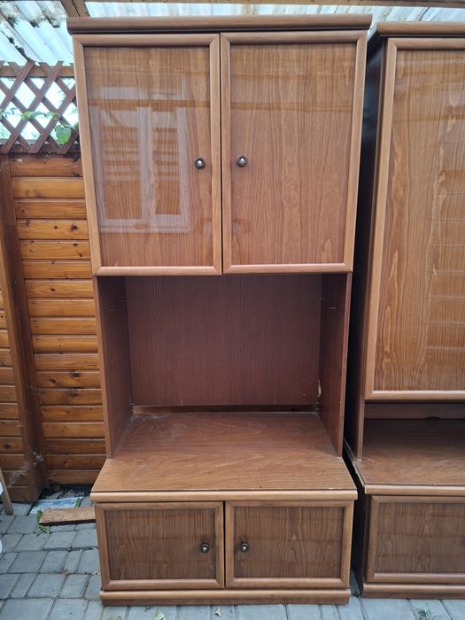 Деревянная стенка в гостинную