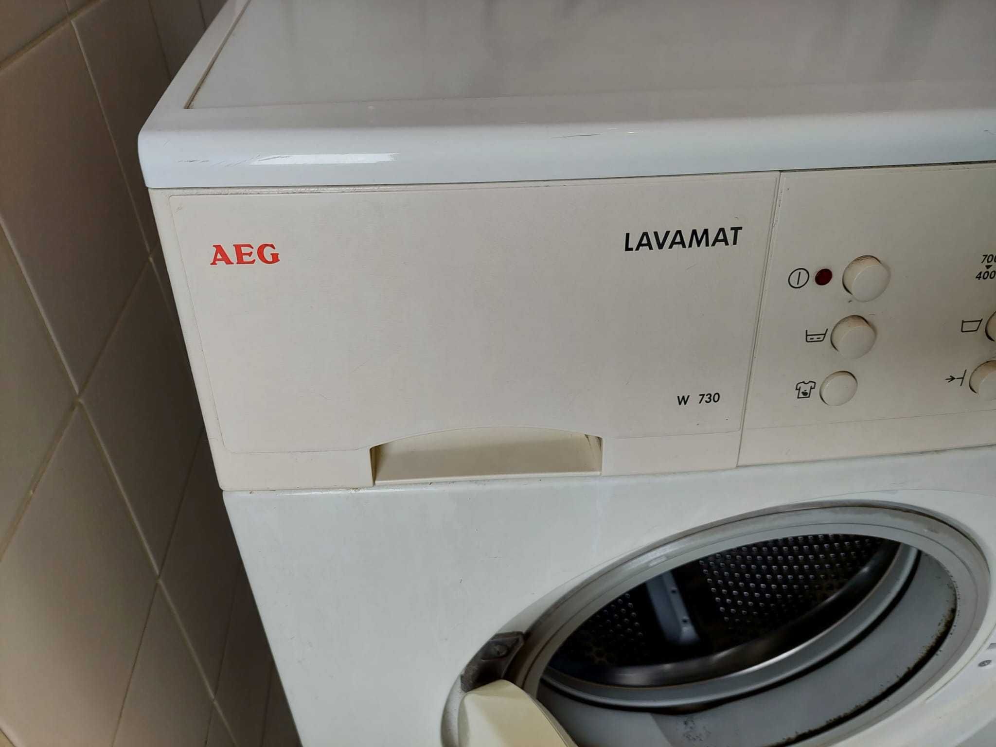 Máquina de lavar a roupa AEG usada