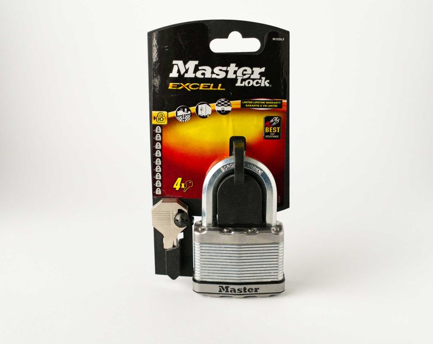 Kłódka Master Lock M15DLF – Wytrzymała i bezpieczna kłódka ze stali