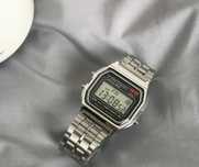 Zegarek cyfrowy w stylu vintage