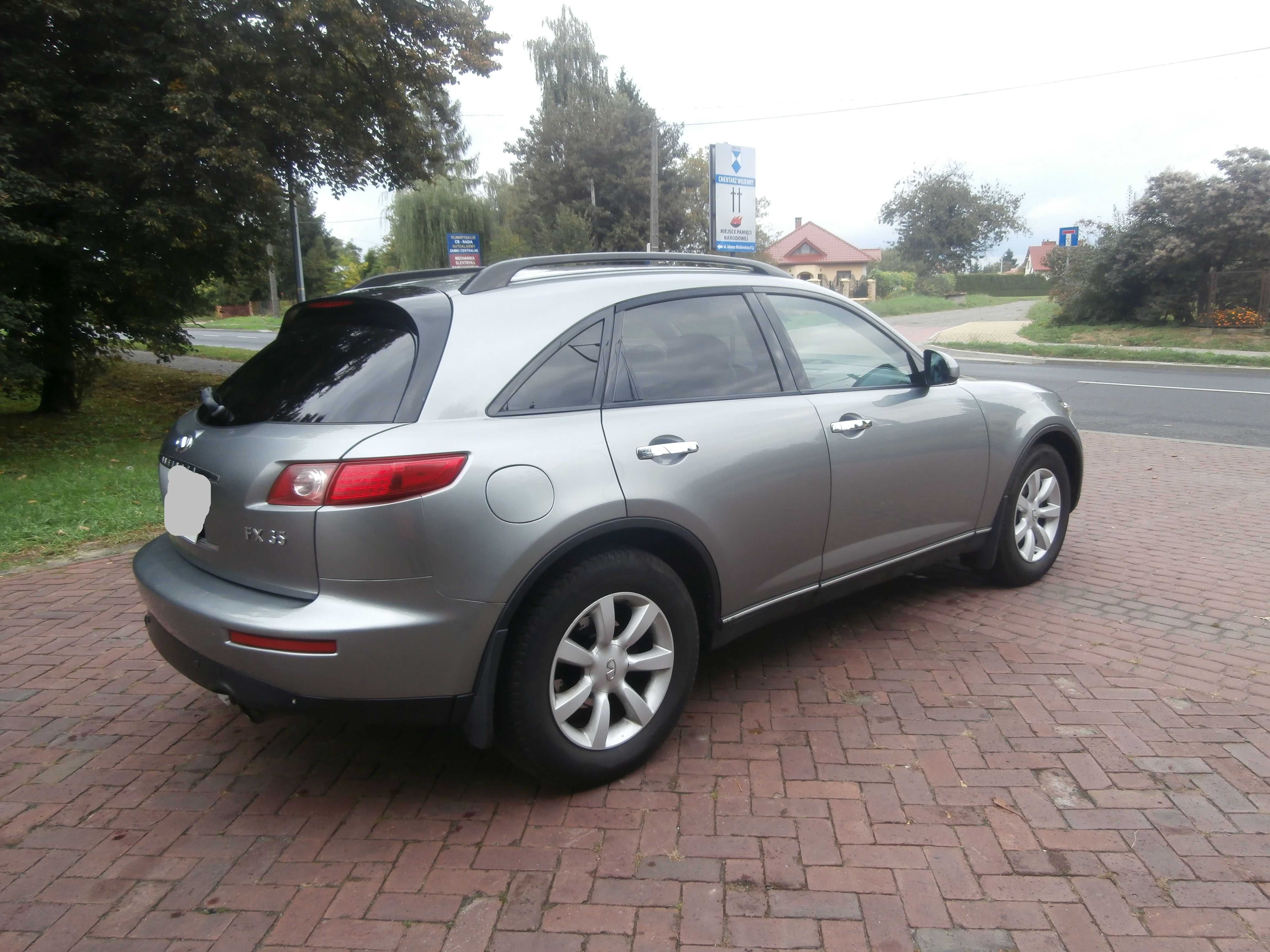 Infiniti FX35  Rok 2005