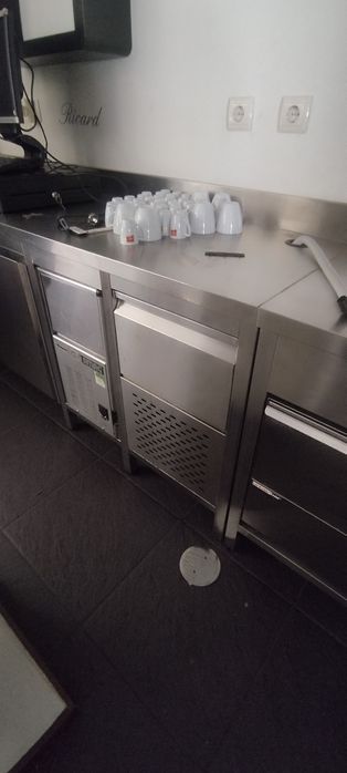 Bancada em inox com lavatorio