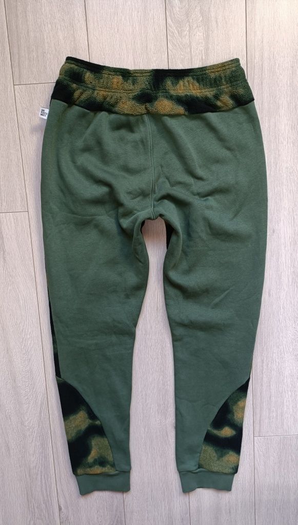 Męskie spodnie polarowe Adidas Camo roz.S