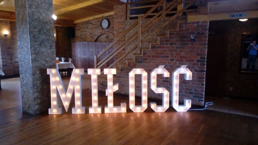 serce z żarówkami LED wesele