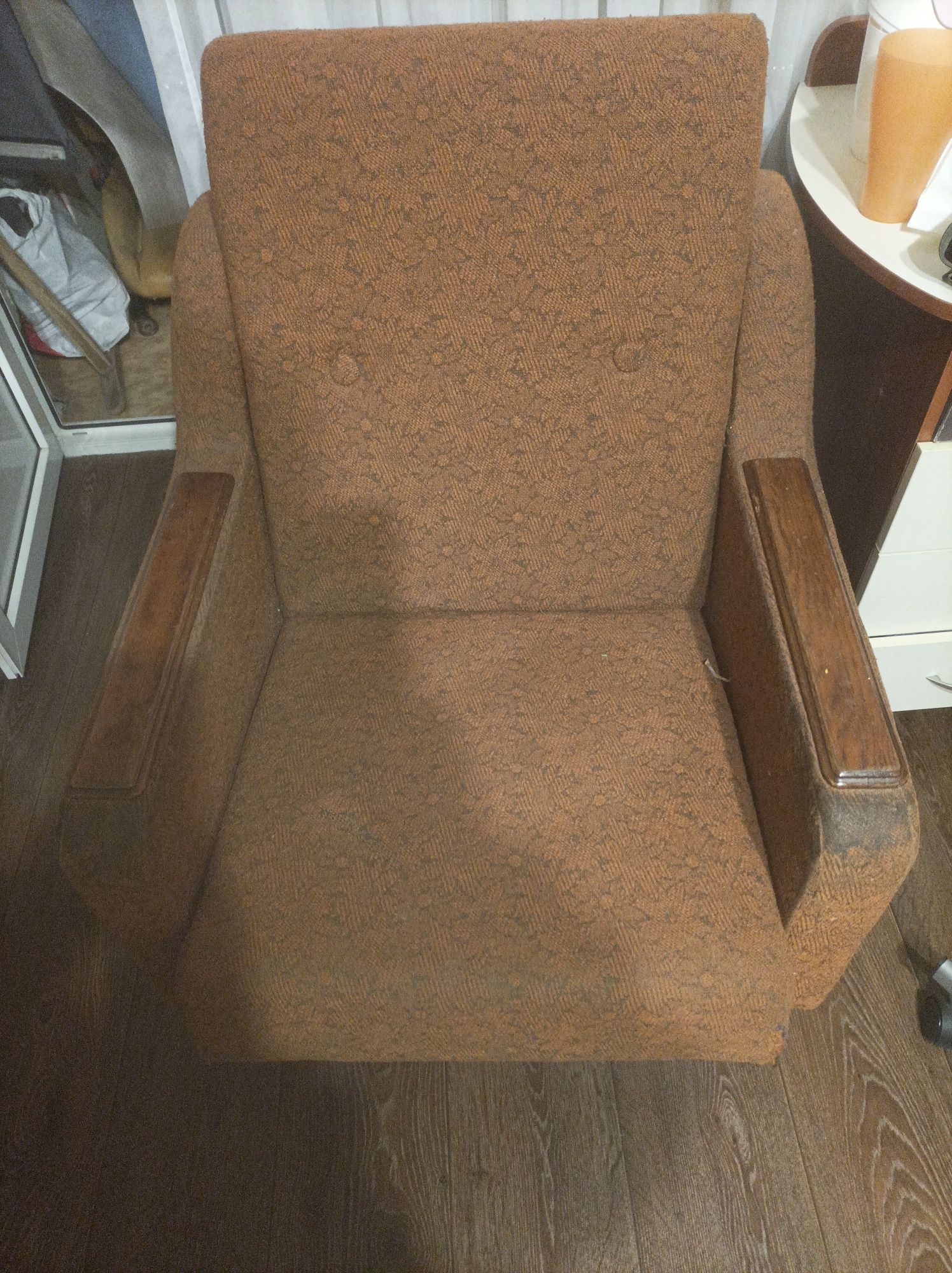 Кресло мебельное