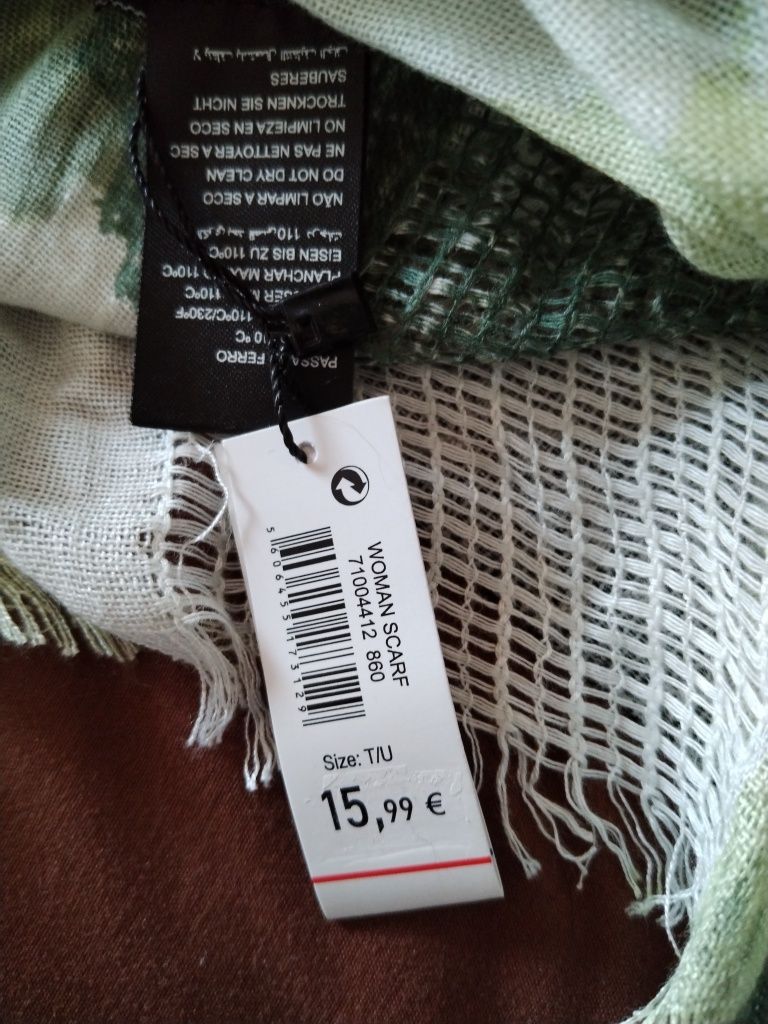 Scarf / Lenço Vilanova NOVO verdes

Novo com etiqueta

Lenço com tons